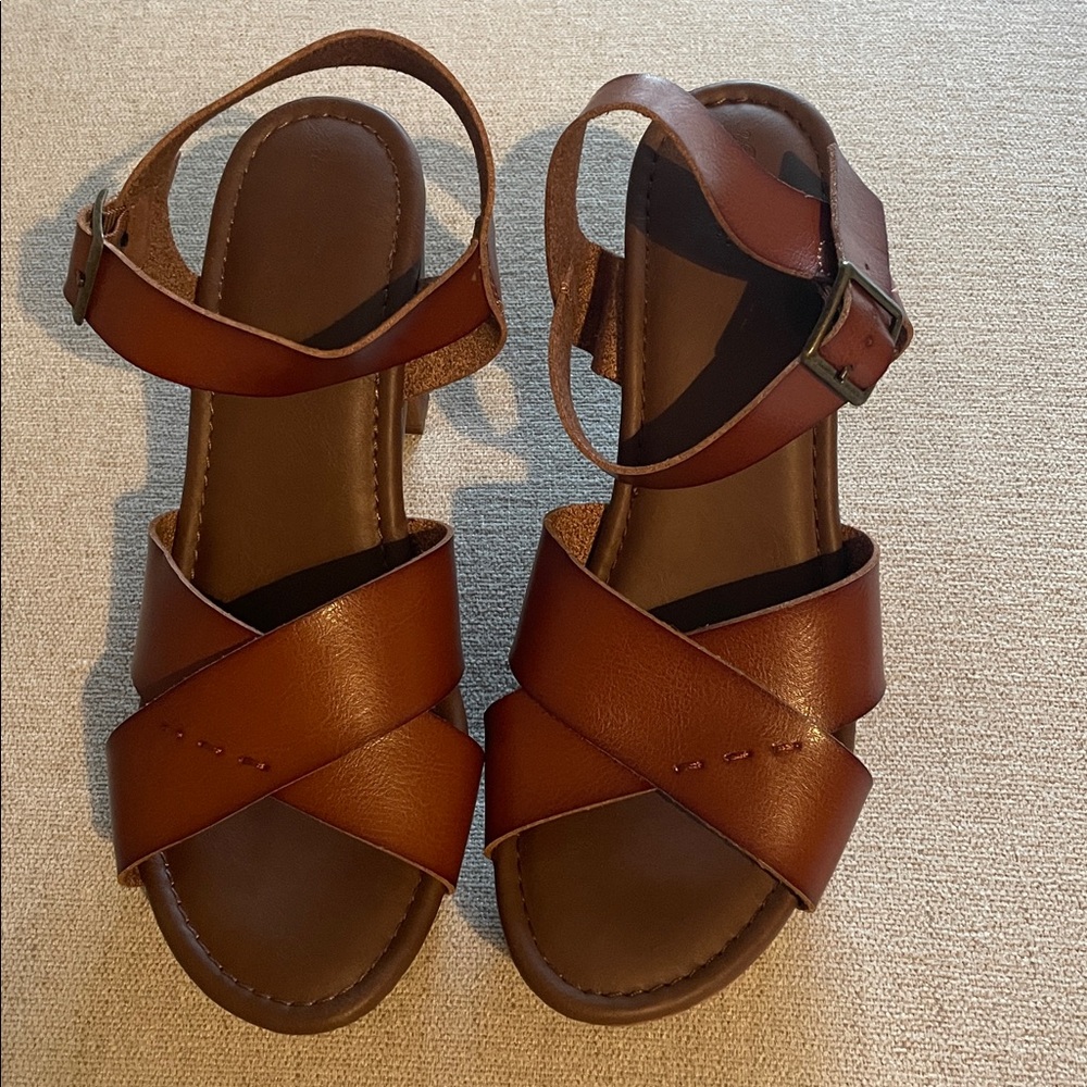 NWOT Universal Thread platform sandals - image 2